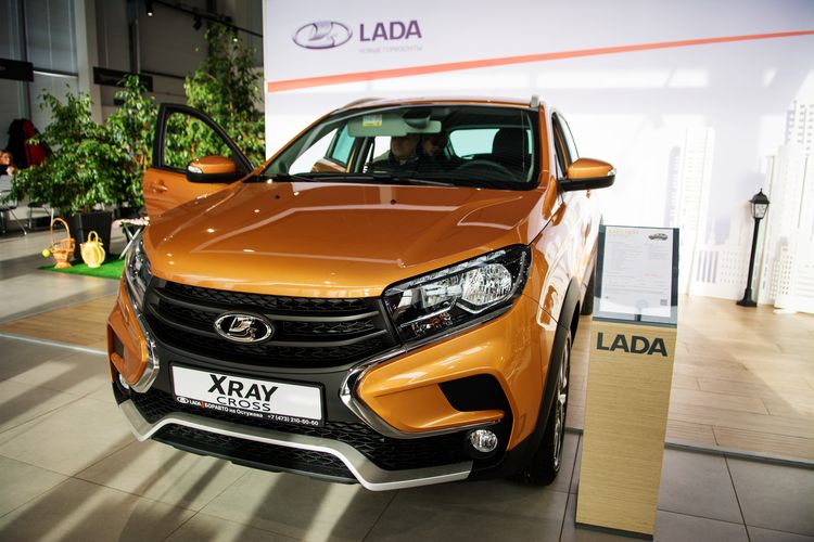 LADA XRAY CROSS набирает обороты