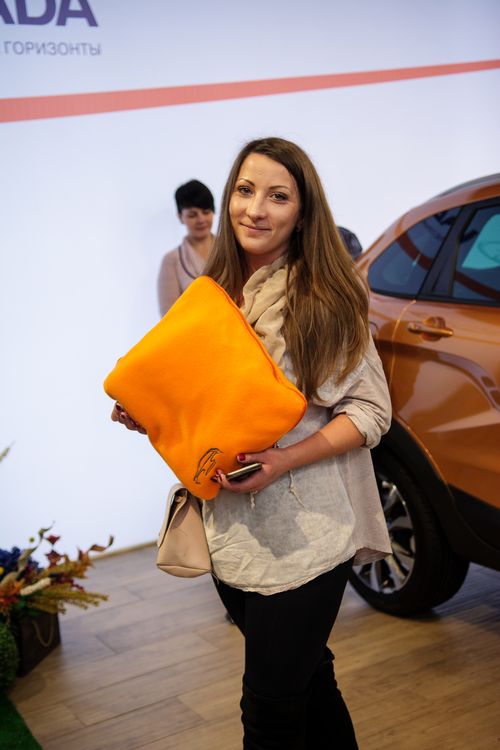 LADA XRAY CROSS набирает обороты