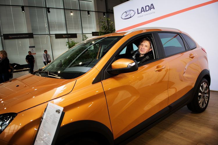 LADA XRAY CROSS набирает обороты